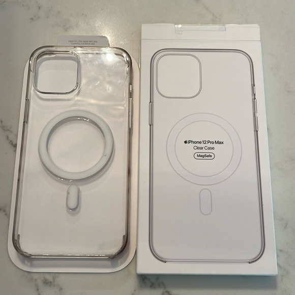 Clear iPhone 12 Pro Max case (MagSafe) - Picture 1 of 7